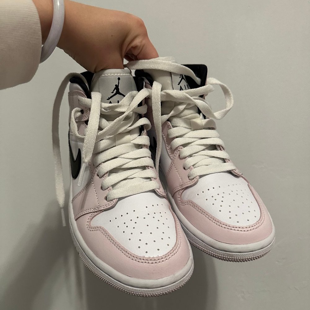 Jordan 1 Mid Barely Rose (5.5W)